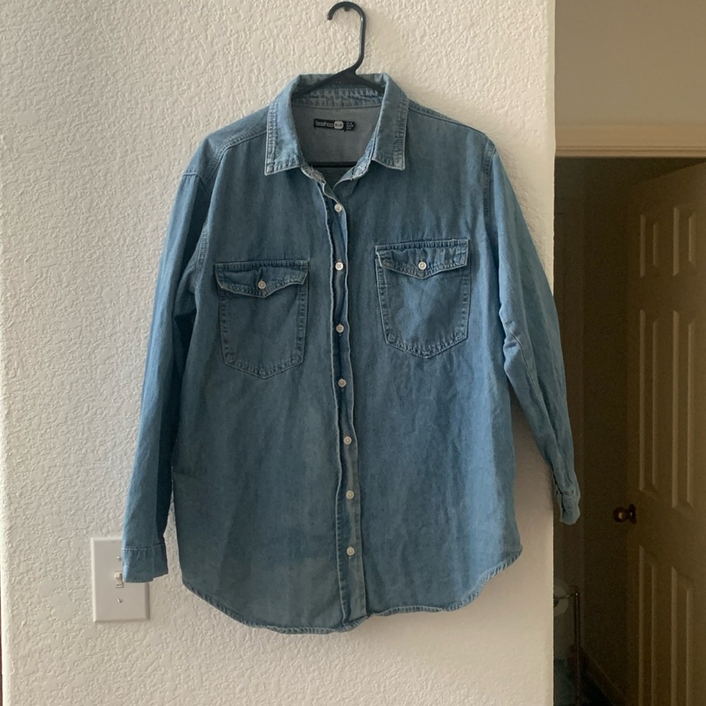 Boohoo blue Jean jacket in size 6
